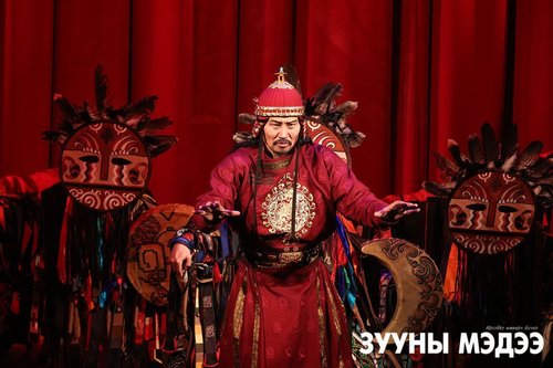 Г.Эрдэнэбилэг: Давж сэтгэсэн зүйлээ театрын бололцоонд тааруулж хийнэ гэдэг харамсалтай